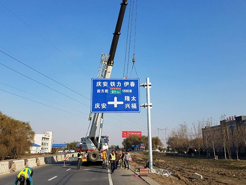 衡水衡水道路护栏网网片该如何进行正确的选购呢？